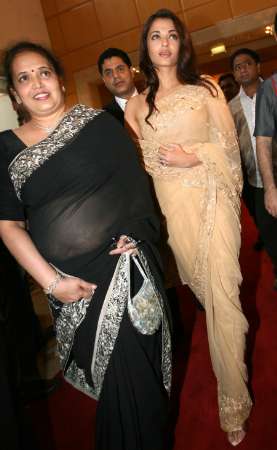 Aishwarya Rai with her mom
