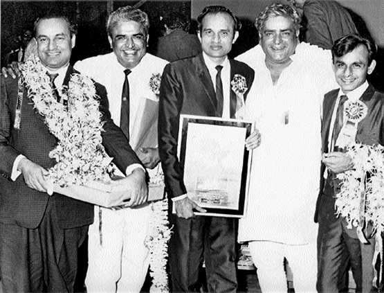 Mukesh with C Ramchandra, Kalyanji Anandji and Prithviraj Kapoor
