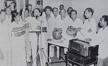 Mohd Rafi recording a song with chorus in the recording studio