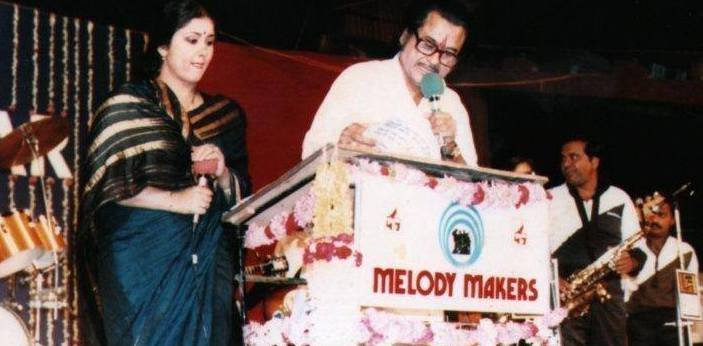 Kishoreda with his wife Leena singing in a concert