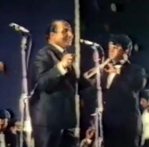 Rafi singing in a concert 