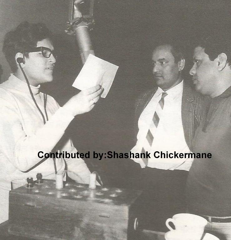 Nitin Mukesh recording a song with his father Mukesh & Jaikishan in the recording studio