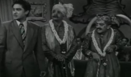 Kishoreda with Om Prakash & others in the film scene
