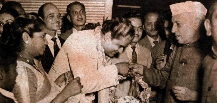 C Ramchandra giving garland to Pt Nehru with Asha Bhosale & others