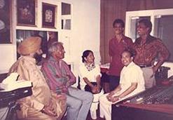 Mahendra Kapoor with Dilraj Kaur & others