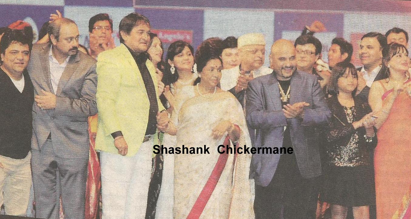 Asha Bhosale with all marathi film artists in the stage show