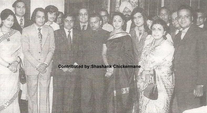Suman Kalyanpur with Hema Malini, Natwar Singh, Rajesh Khanna, Narendra Chanchal & others 