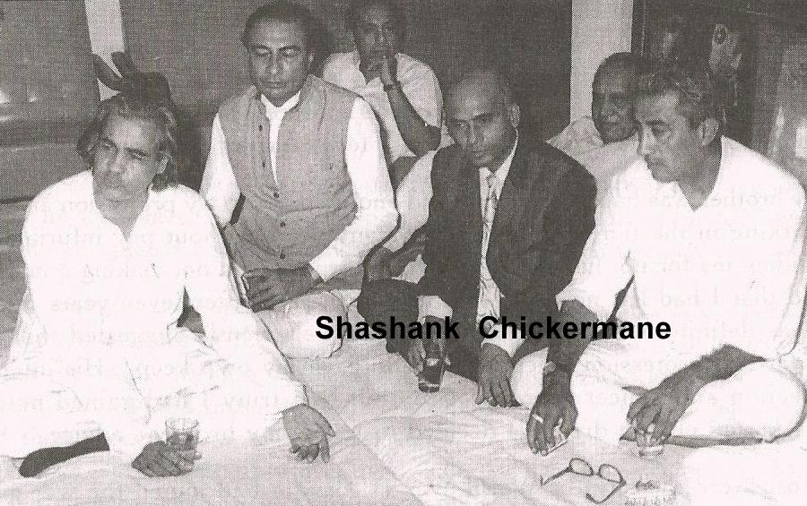 Sahir with Khayyam, Saeed Jaffar & others in the mehfil