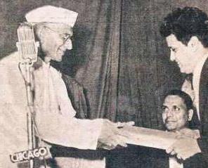 Shankar Jaikishan receiving award from Morarji Desai