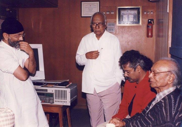 Naushad with Naqsh Lyallipuri, A Hariharan & Uttam Singh