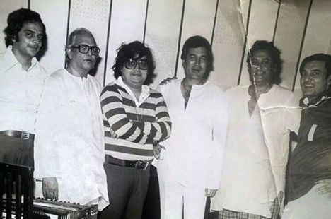 Kishoreda with Bappida, Rajesh Khanna, Majrooh & others in the recording studio