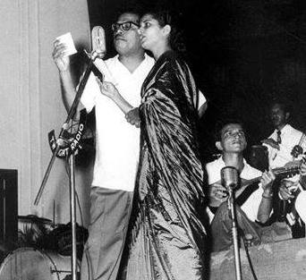 Mannadey with others in the concert