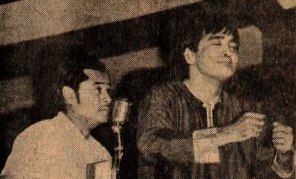 Kishoreda singing a song with Sunil Dutt in a concert
