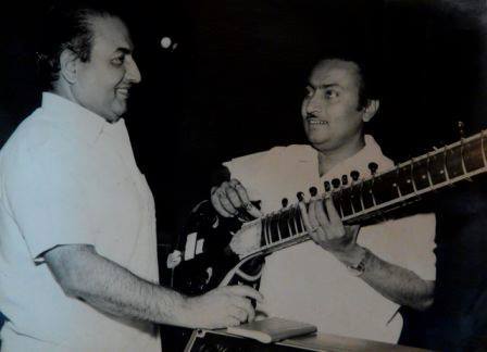 Mohammad Rafi rehearsalling a song