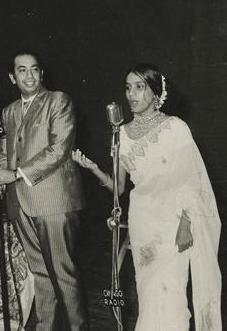 Mahendra Kapoor with others singing in a concert