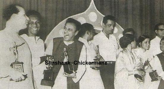 Hemantda with other singers received award in the function