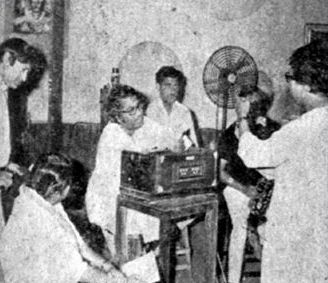 Kishoreda with Lata, RD Burman, Dev Anand & others in the recording studio