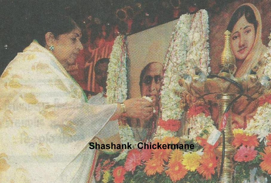 Lata paying tribute to her father in a function