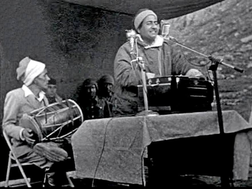 Mohammad Rafi singing in a stage show in Army Camp in Jammu