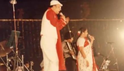 RD Burman with Asha Bhosale singing in a concert