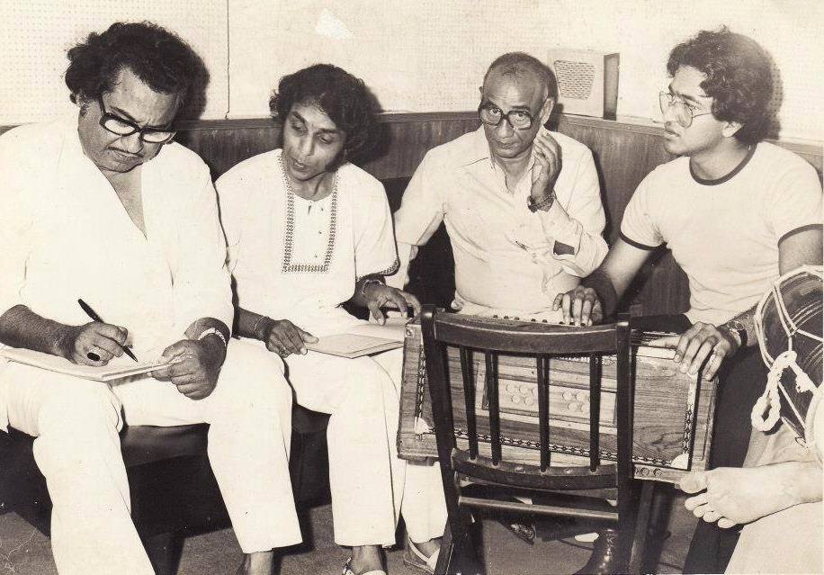 Kishoreda writing the song with Babla, Indivar & others