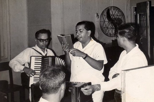 Mahendra Kapoor recording a song in the studio