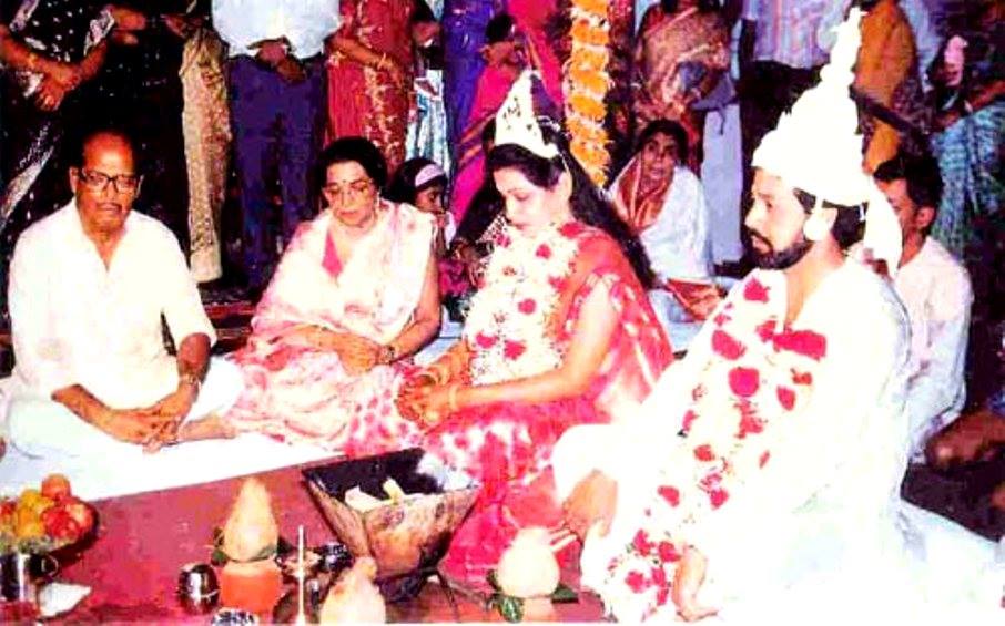 Mannadey with his wife in a marriage ceremony