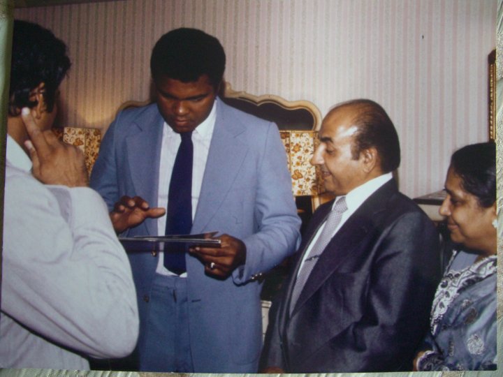 Mohdrafi meets Mohammad Ali with his family
