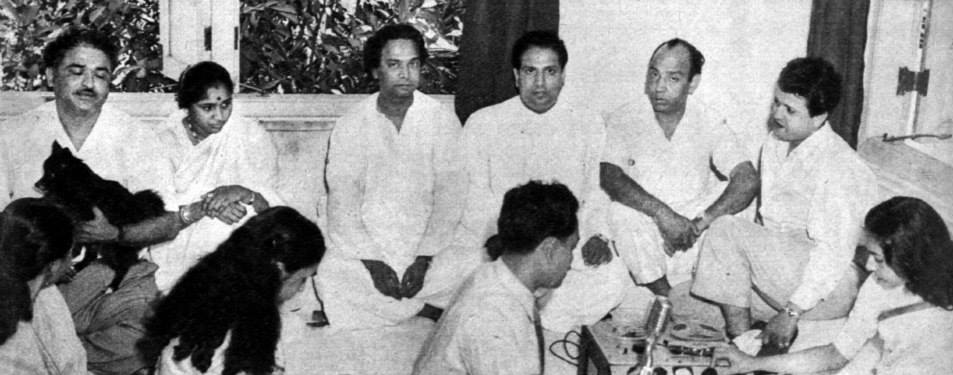 Shankar Jaikishan with Naushad, Asha Bhosale, C Ramchandra, Rajendra Krishnan & others in a mehfil