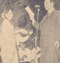 Mukesh singing in a concert