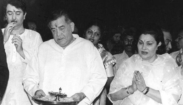 Rajkapoor with his wife & son Randhir Kapoor performing pooja
