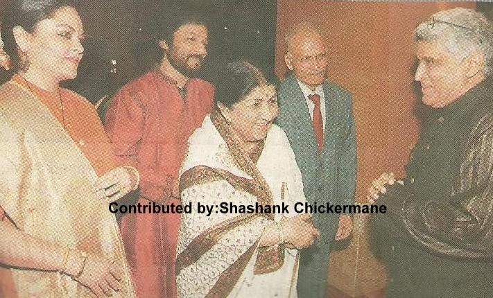 Lata with Javed Akhtar, Roop Kumar Rathod & others in the function
