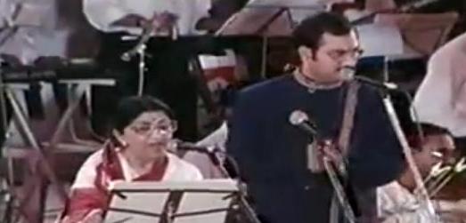 Lata & Sudesh Bhosale singing in a concert