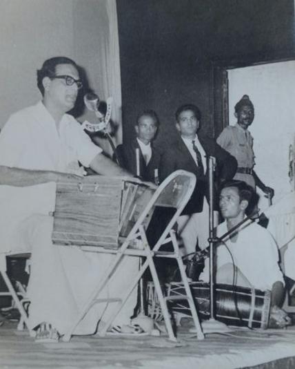 Hemanda singing in a stage show