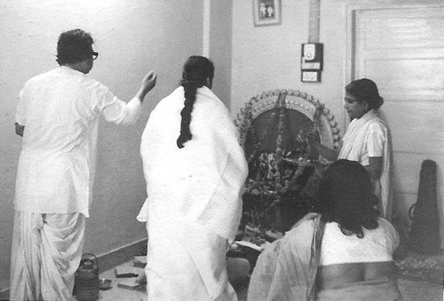 RD Burman with Asha Bhosale, his mother & others performing pooja at home