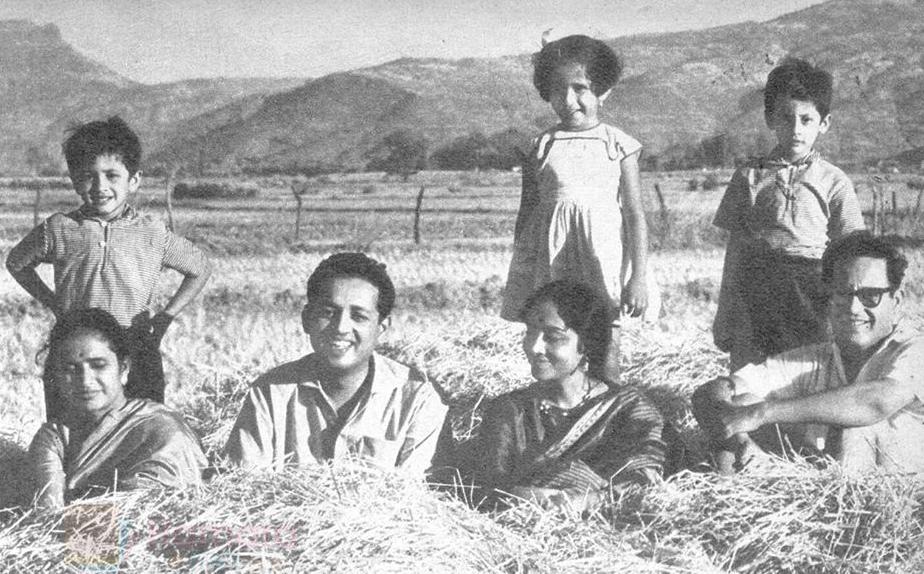 Geetadutt & Gurudutt with their family