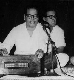 Hemant Kumar & Mannadey singing in a stage show