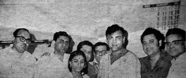 Kishoreda with Mehmood, Anand Bakshi, Laxmikant, Minoo Kartik & others 