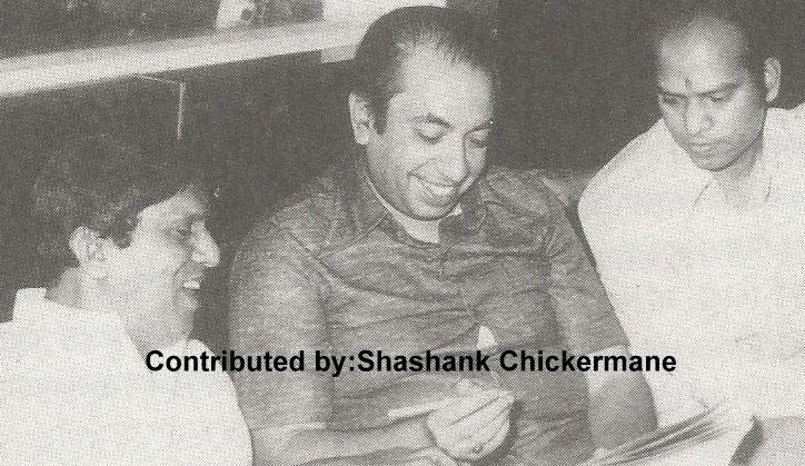 Mahendra Kapoor discussing with Dada Kondke & others