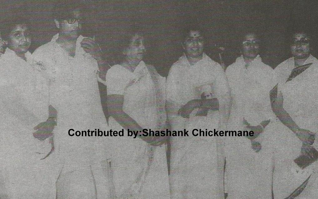 Lata with her brother Hridayanath, mother, sisters Meena, Asha & Usha Mangeshkar in a function