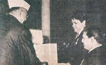 Shankar Jaikishan receiving award