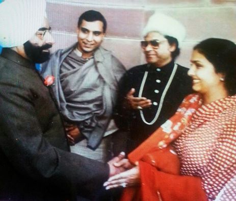 Kishoreda with his wife Leena Chandavarkar introducing to President Giani Zail Singh