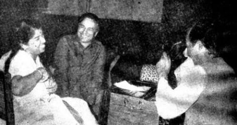 Mukeshji laughing moment with Lata & others in the recording studio
