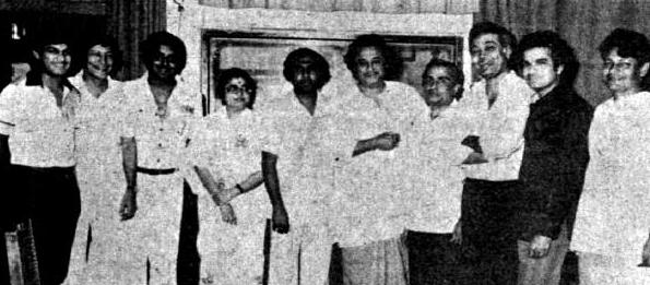 Kishorekumar with Bhupendra Singh, Suresh Wadkar, Usha Mangeshkar & others