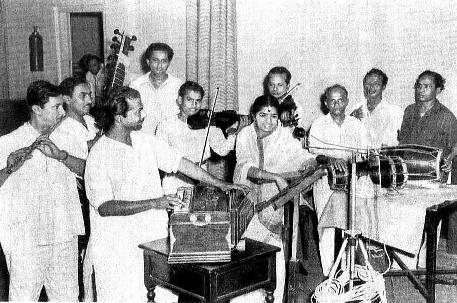 Lata recording a song with Salilda in the recording studio