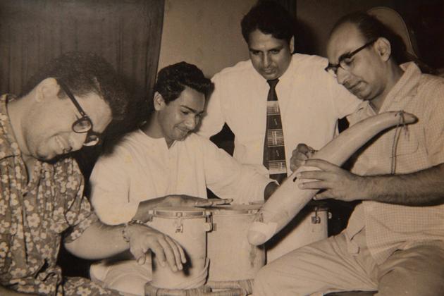 Shankar with Dattaram & other musicians