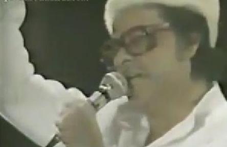 Kishorekumar singing in a concert