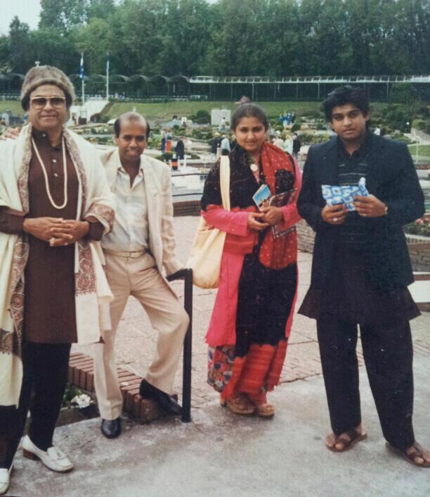 Kishore Kumar with Leena Chandavarkar and Amit Kumar