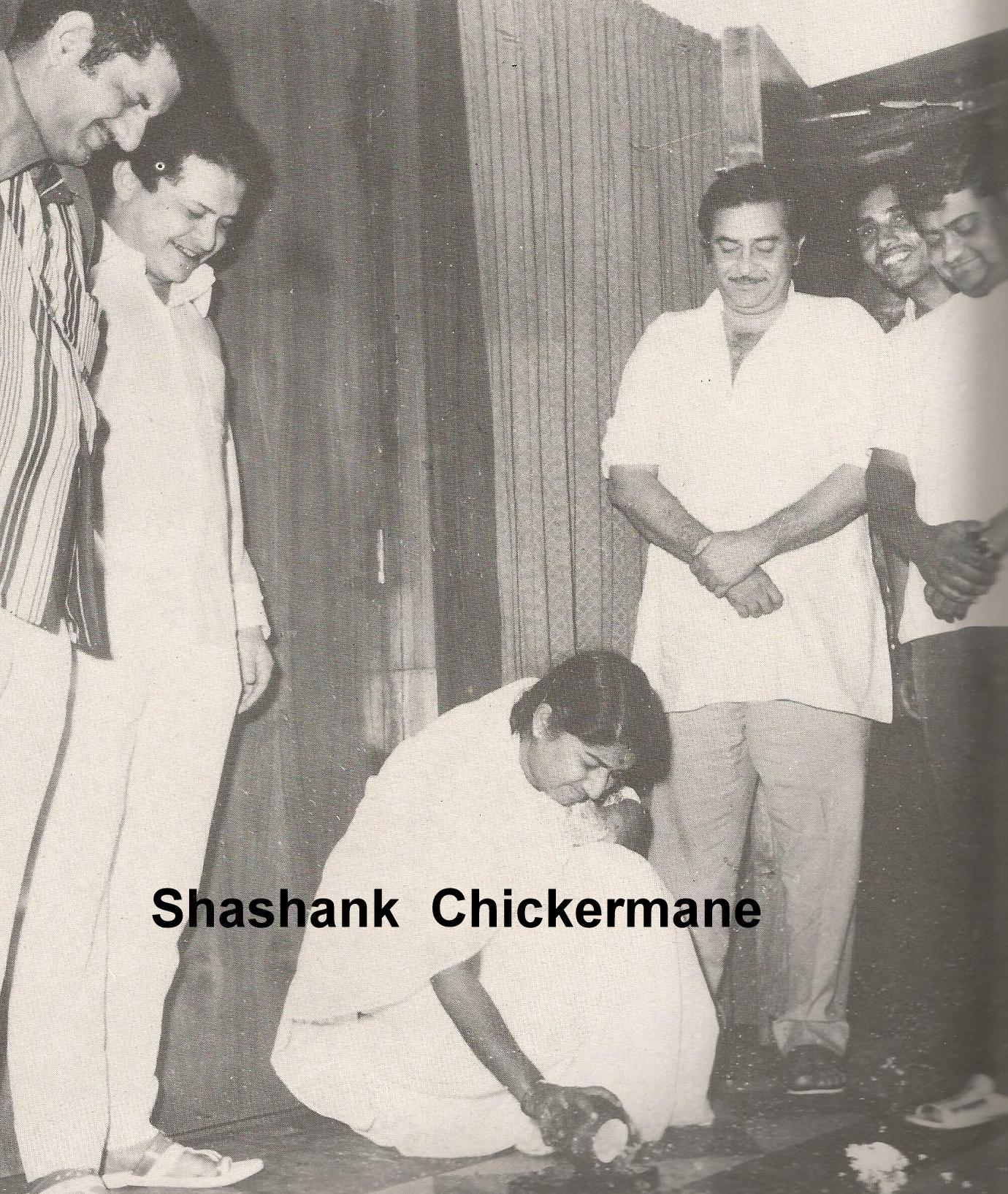 Lata breaking coconut in the muhurat of a song recording with Laxmikant Pyarelal, Raj Kapoor & others in the recording studio