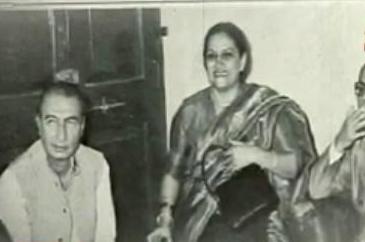 Sahir Ludhianvi with others